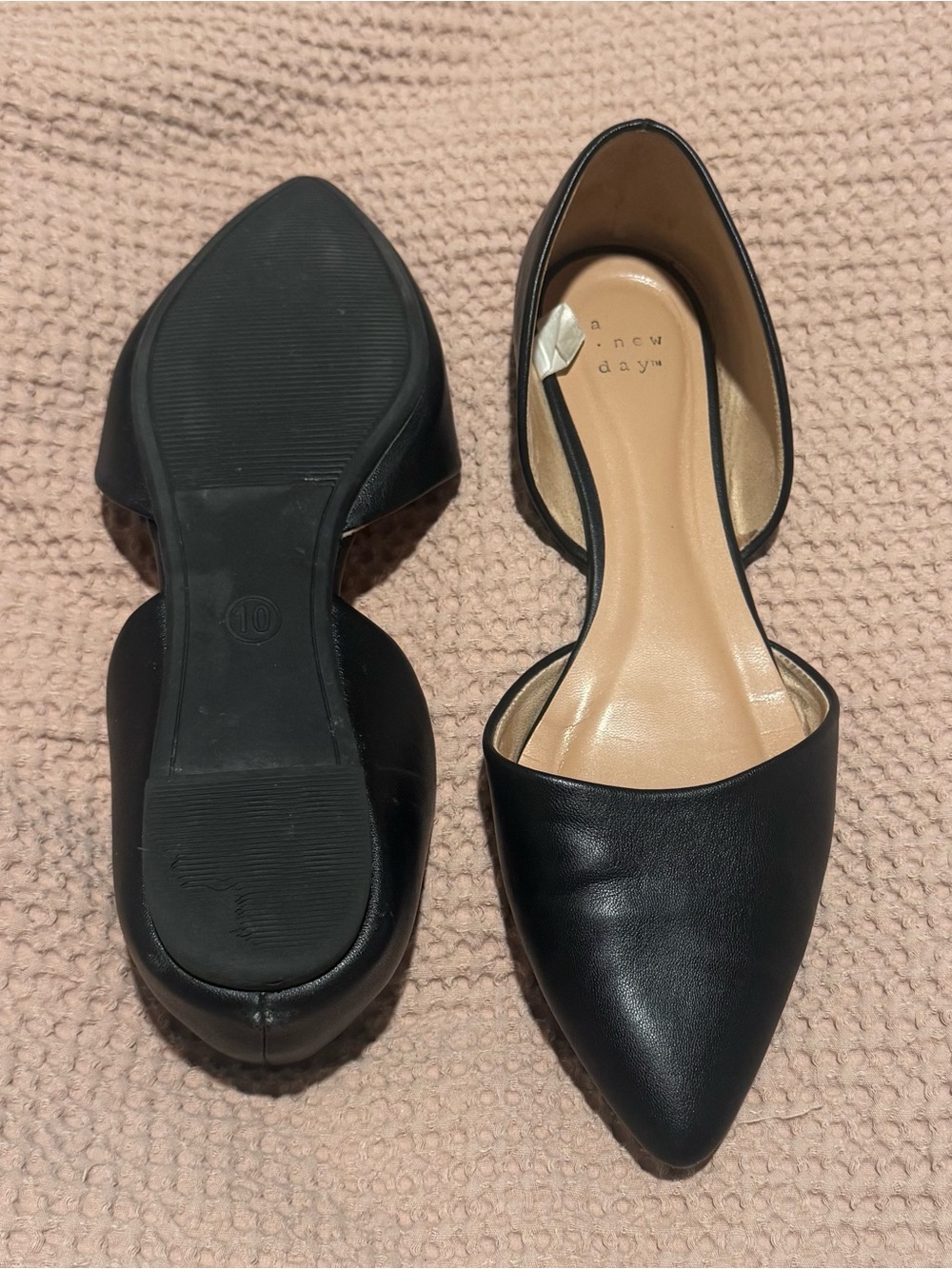 Women’s Black Pointed a new day Flats
